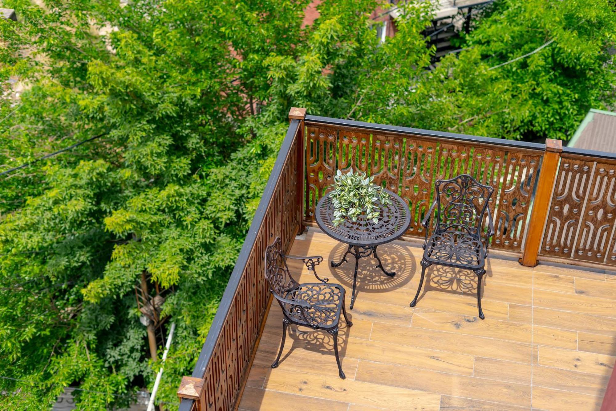 Iris Hotel Tbilisi Eksteriør bilde