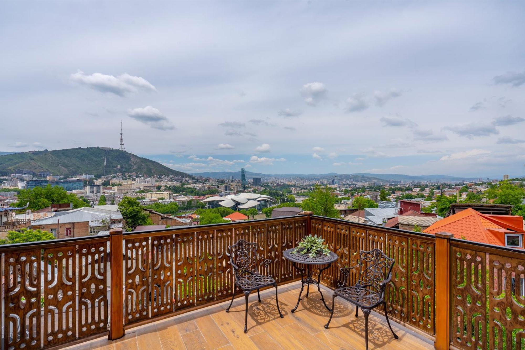 Iris Hotel Tbilisi Eksteriør bilde