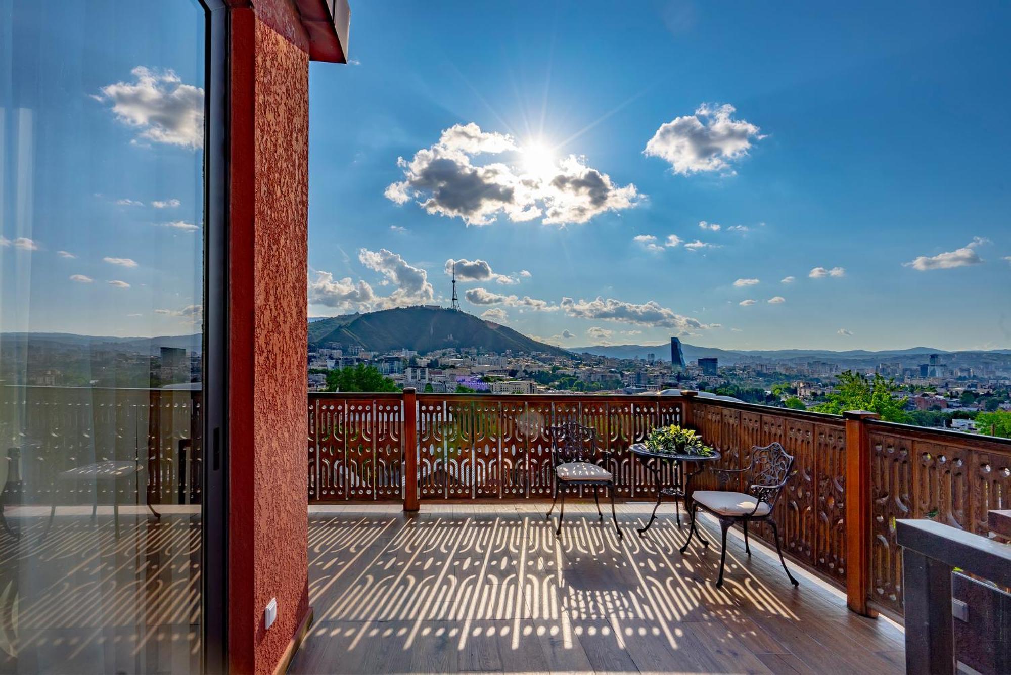 Iris Hotel Tbilisi Eksteriør bilde