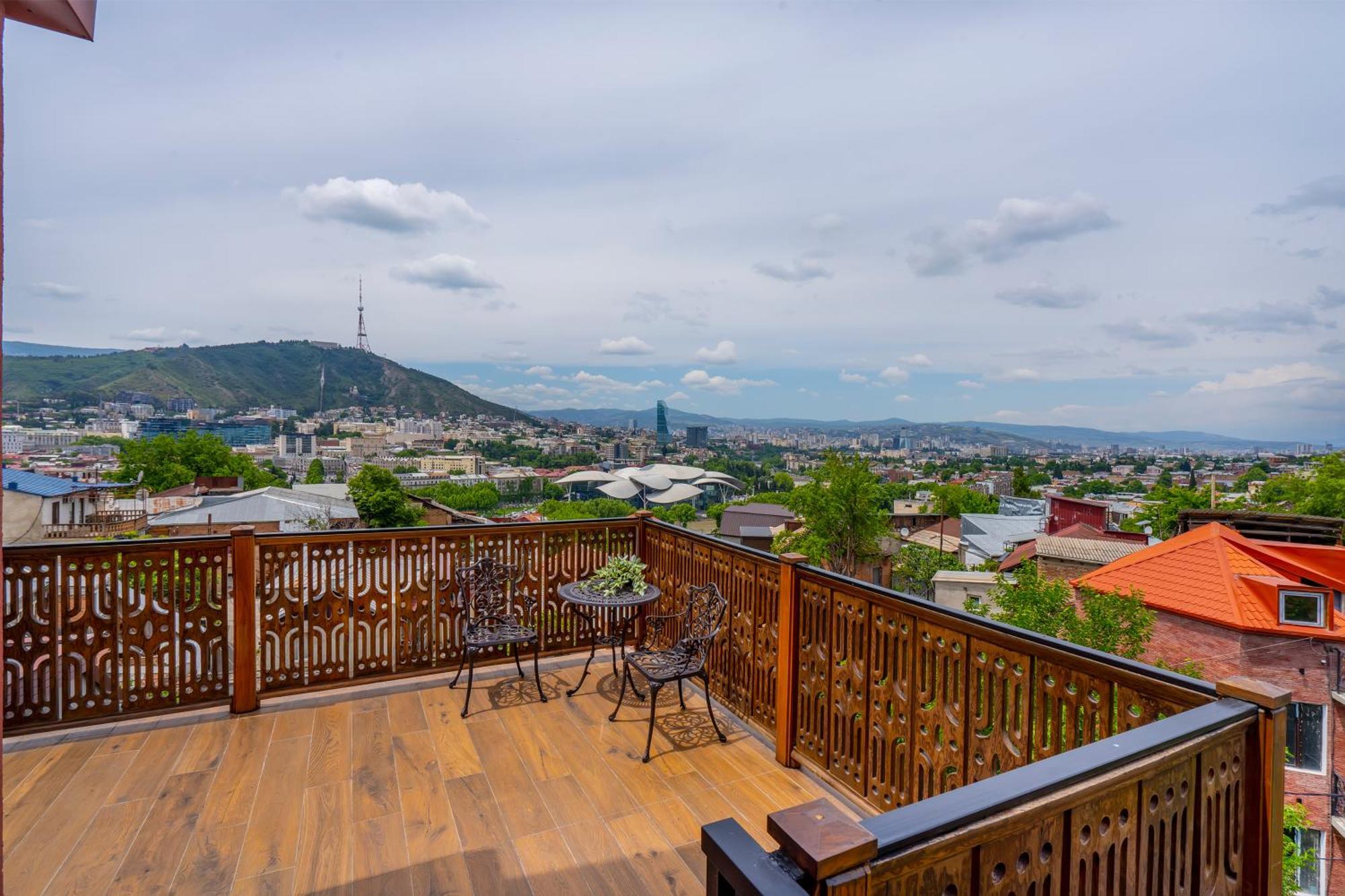 Iris Hotel Tbilisi Eksteriør bilde