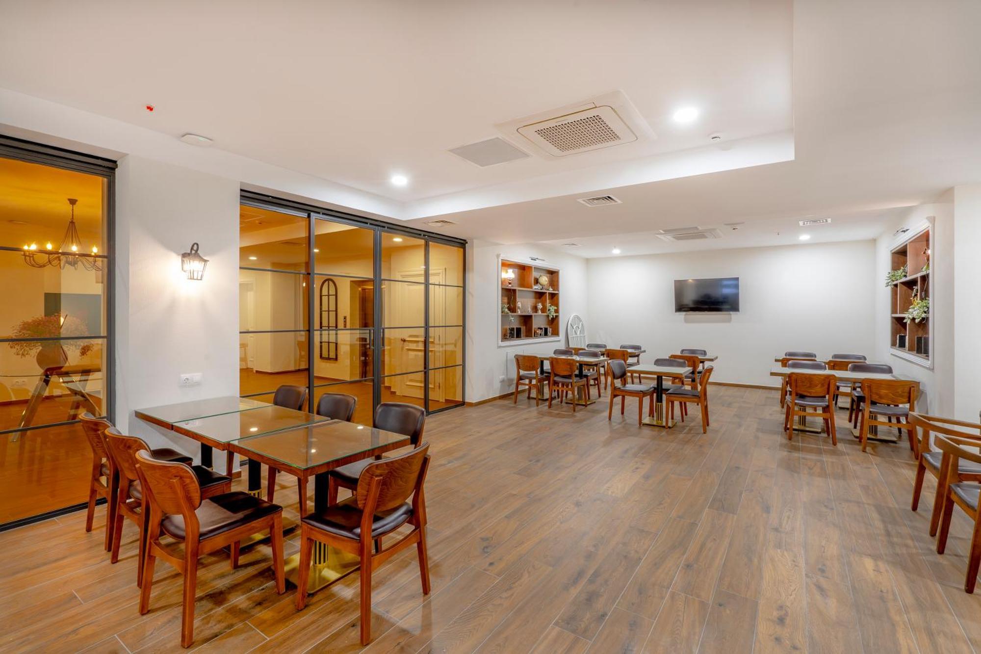 Iris Hotel Tbilisi Eksteriør bilde
