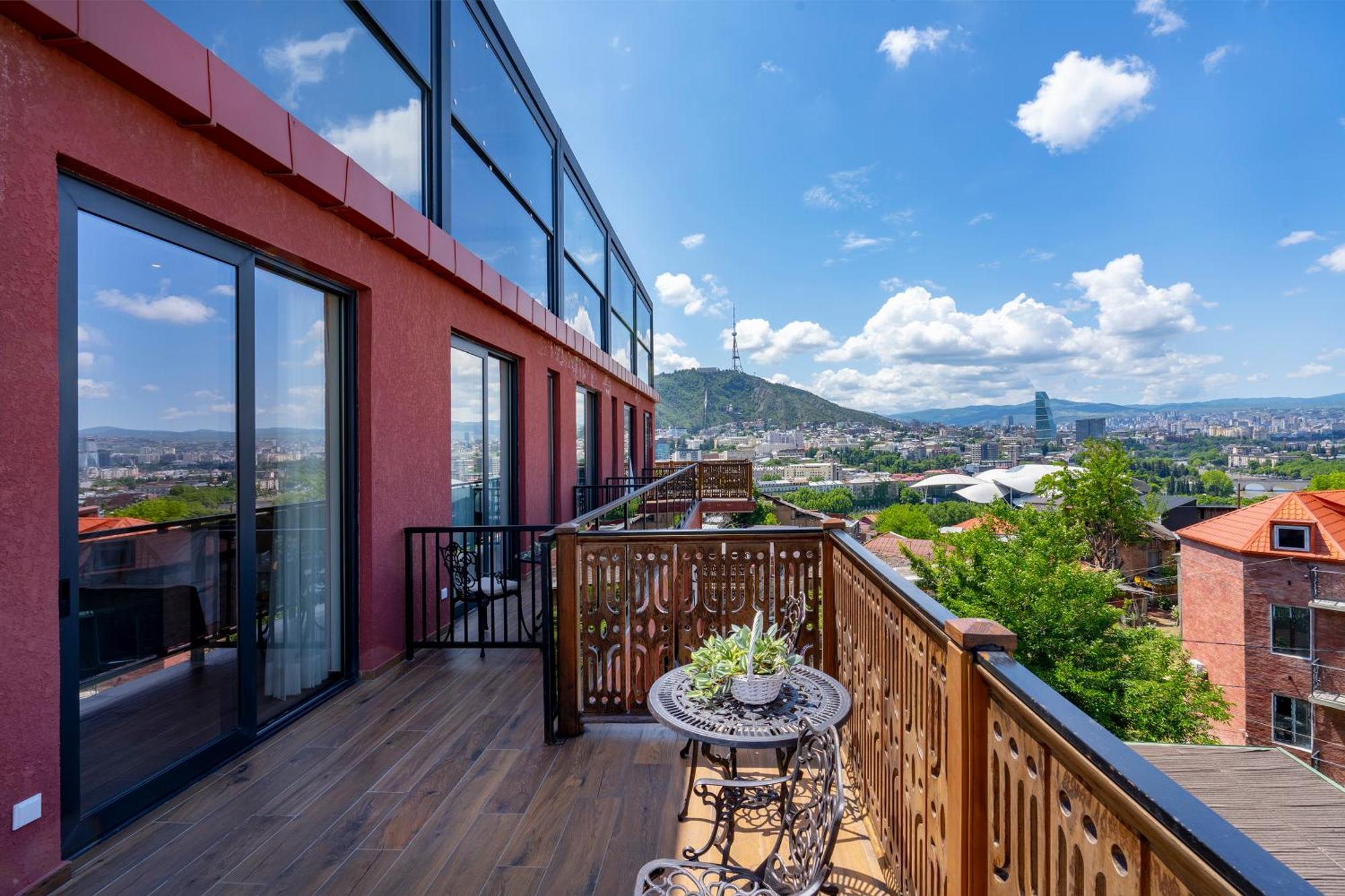 Iris Hotel Tbilisi Eksteriør bilde