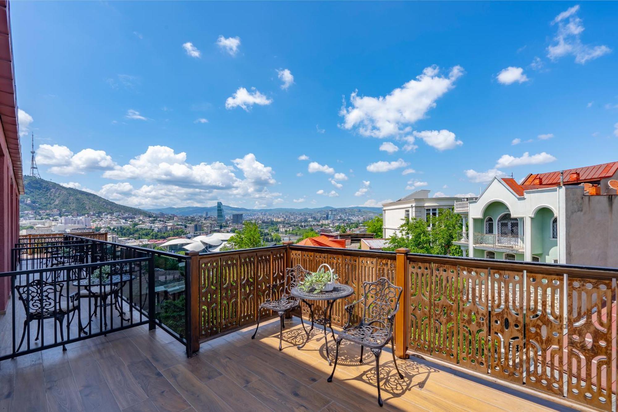 Iris Hotel Tbilisi Eksteriør bilde