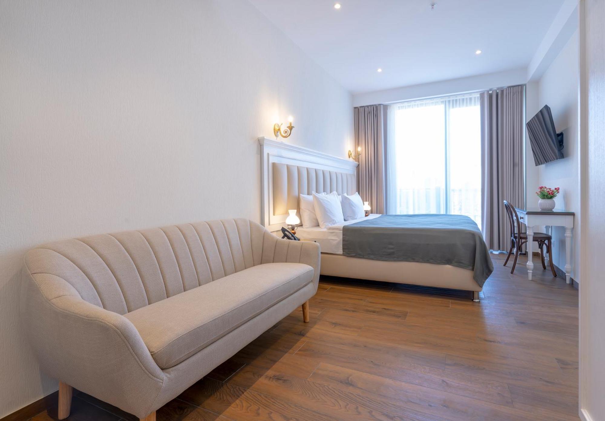 Iris Hotel Tbilisi Eksteriør bilde
