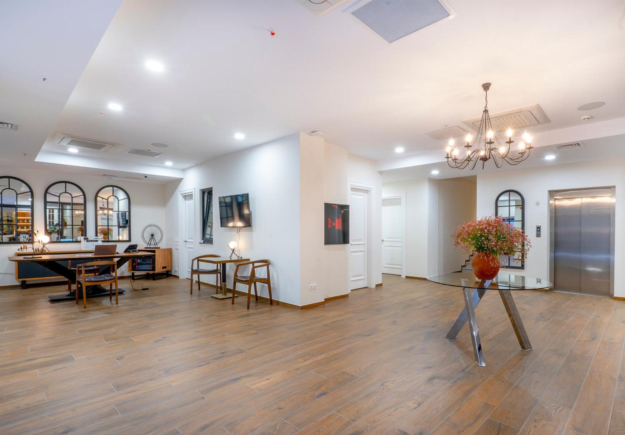 Iris Hotel Tbilisi Eksteriør bilde