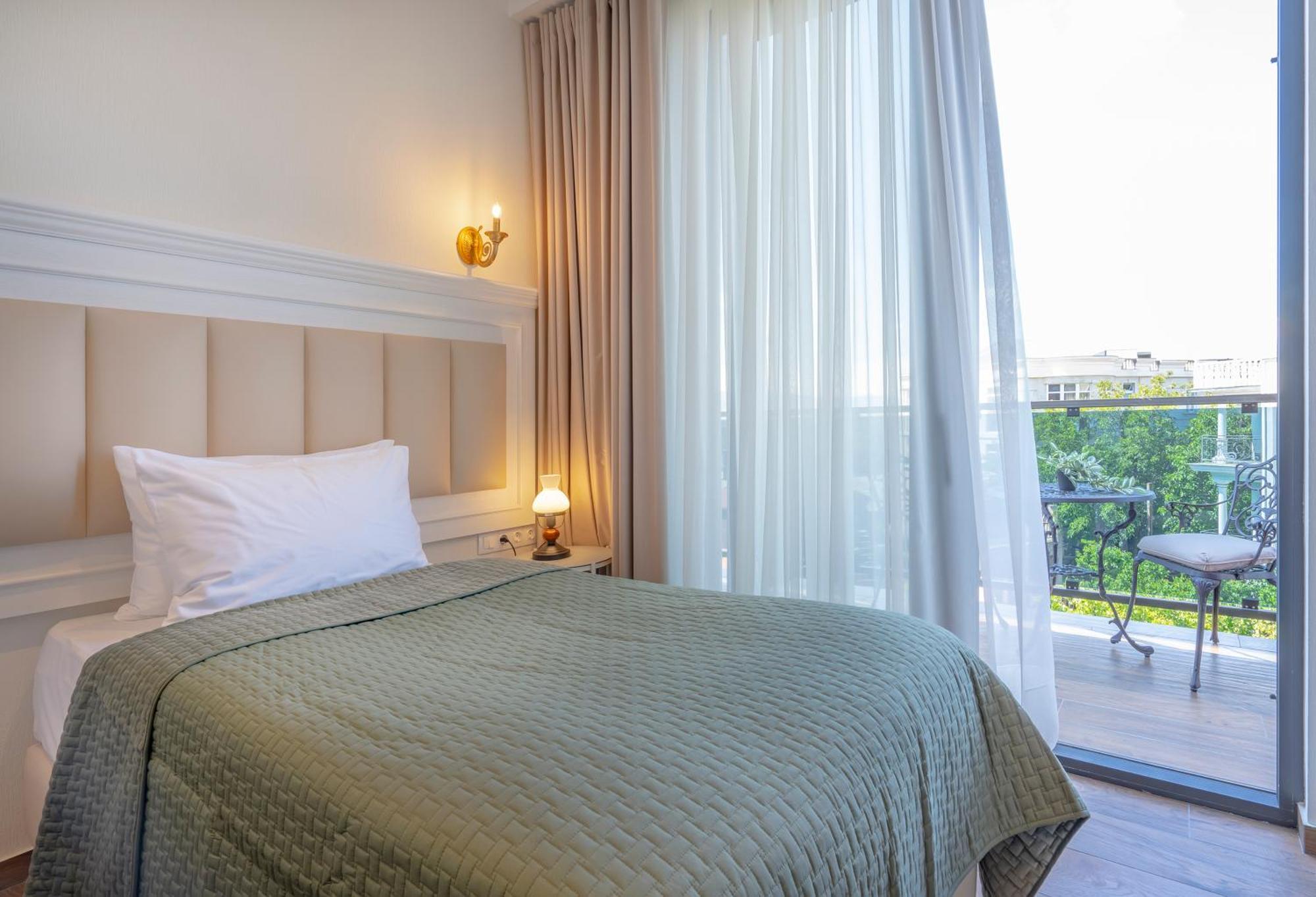 Iris Hotel Tbilisi Eksteriør bilde