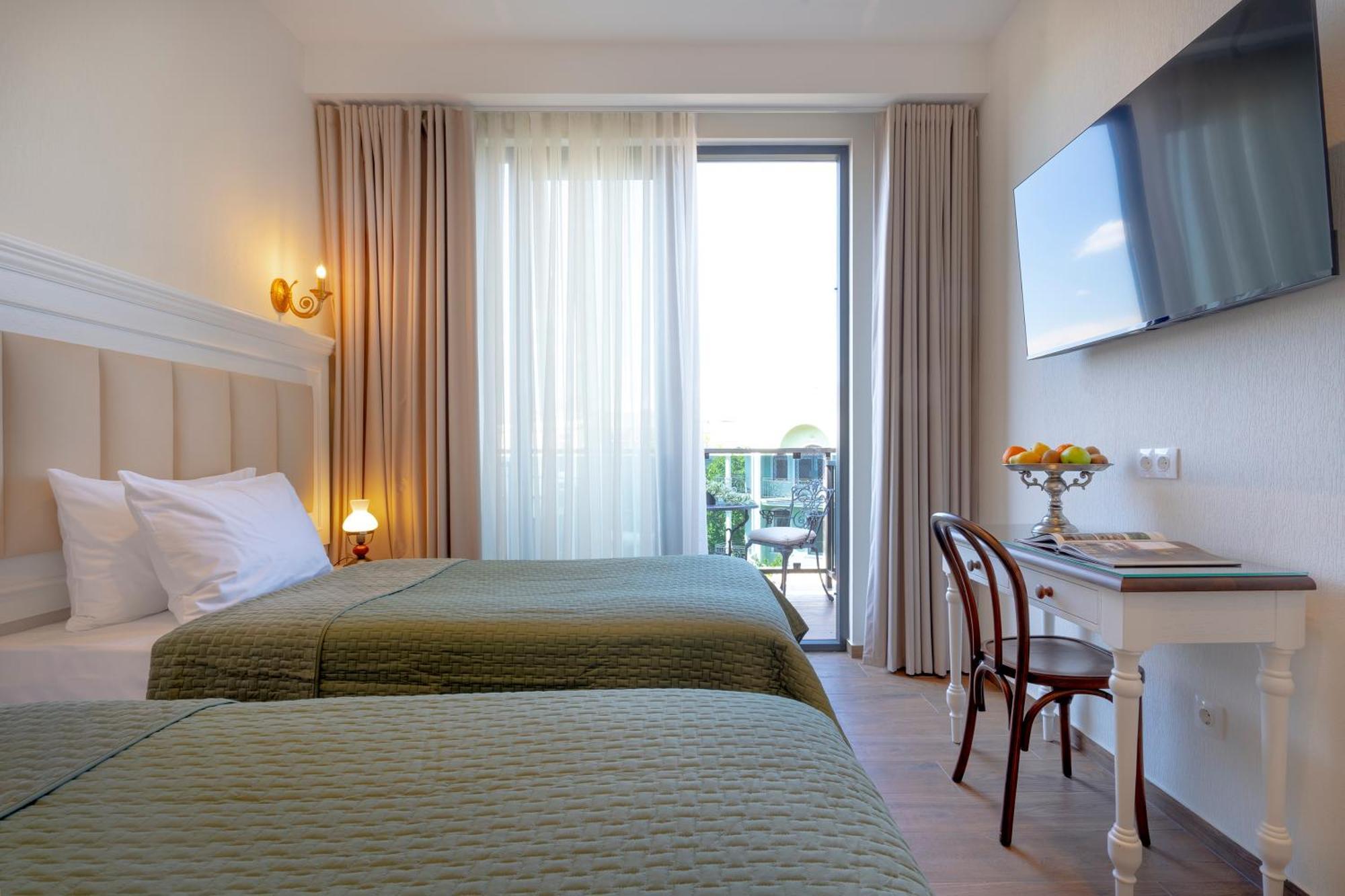 Iris Hotel Tbilisi Eksteriør bilde