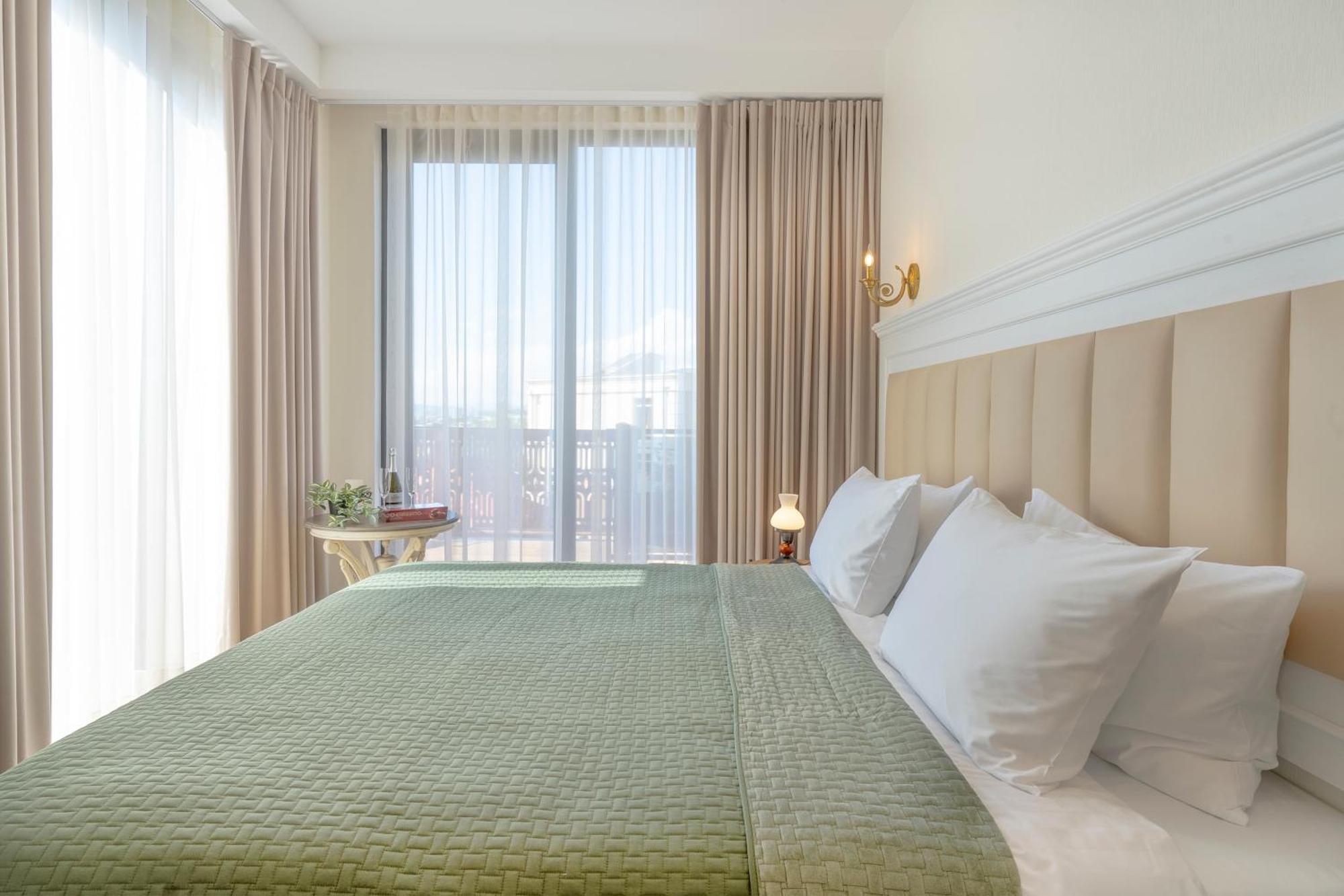Iris Hotel Tbilisi Eksteriør bilde