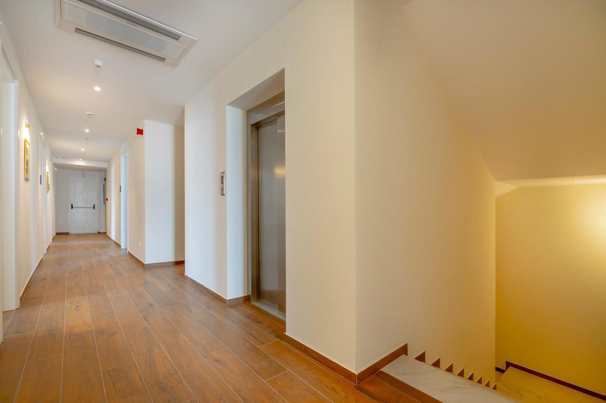 Iris Hotel Tbilisi Eksteriør bilde