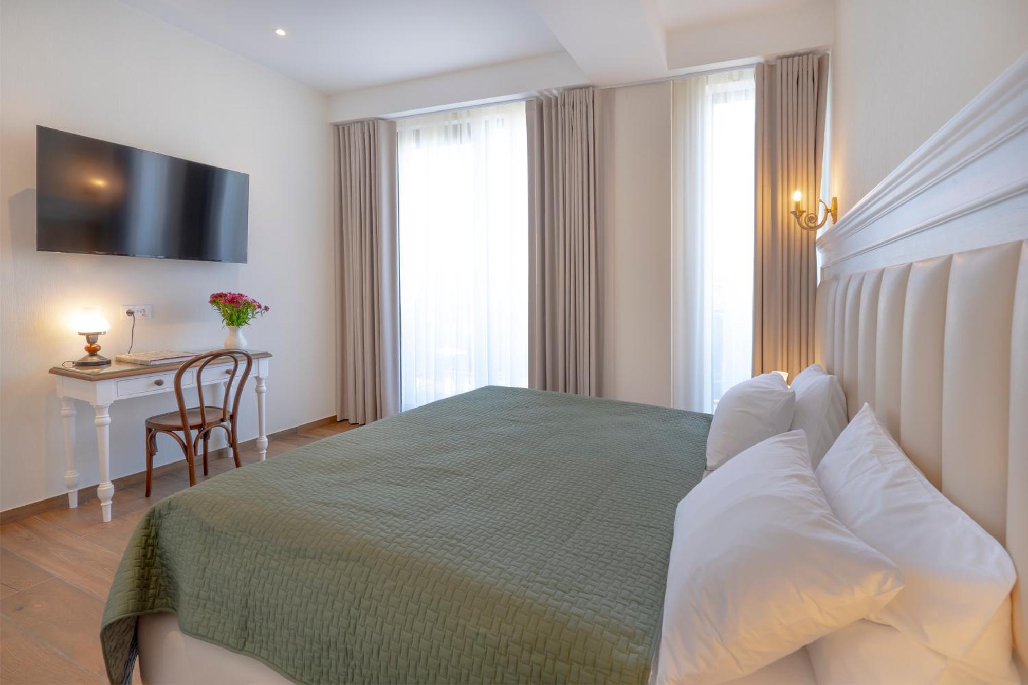 Iris Hotel Tbilisi Eksteriør bilde