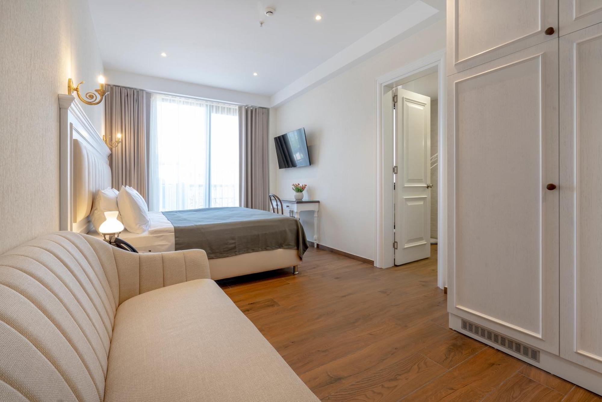 Iris Hotel Tbilisi Eksteriør bilde
